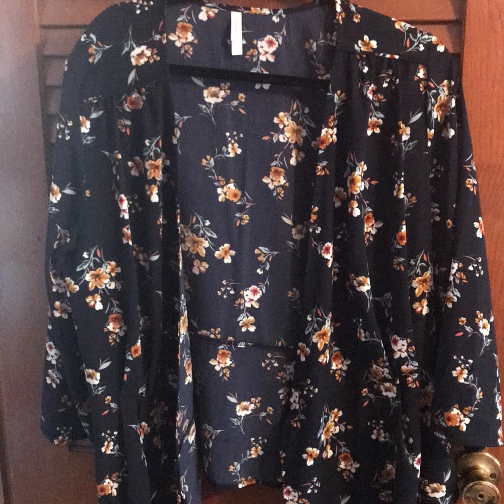 Never worn front tie floral blouse!